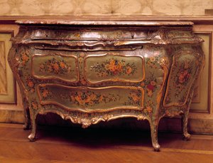 Lackierter und bemalter Kommodenschrank aus dem 18. Jahrhundert. Herstellung von Venedig. Museum für dekorative Künste, Paris